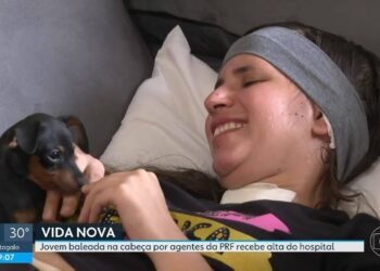 Jovem baleada pela PRF na véspera de Natal se recupera ao lado da família após alta do hospital: ‘Reaprender tudo’ | Rio de Janeiro