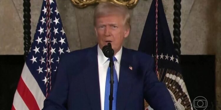 'Ucrânia é uma democracia, a Rússia de Putin não', afirma União Europeia após Trump chamar Zelensky de 'ditador'