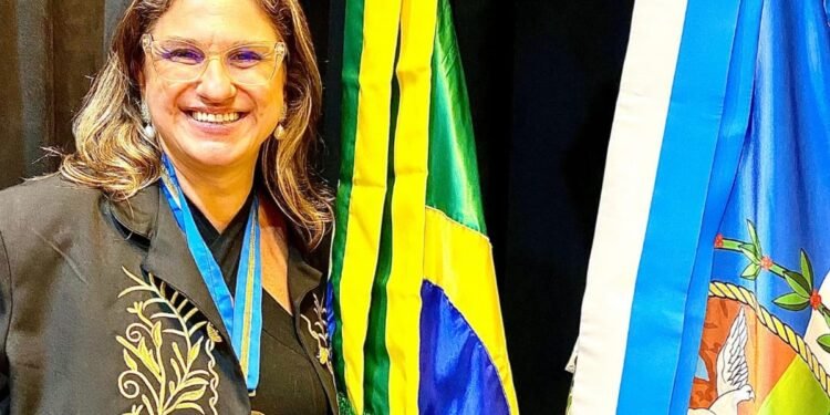 Enfermeira de Cabo Frio recebe Medalha de Honra ao Mérito Feminino da Academia Brasileira de Ciências, Artes, História e Literatura | Região dos Lagos