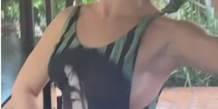 Bianca Bin surge fazendo treino do dia com body do Bob Marley: "Sou eclética"