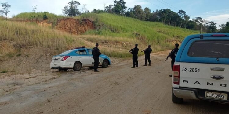 Operação conjunta prende quatro homens e carga de drogas em Saquarema