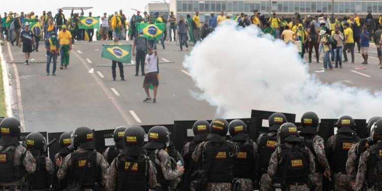 Denúncia contra Bolsonaro influencia projeto da anistia no Congresso