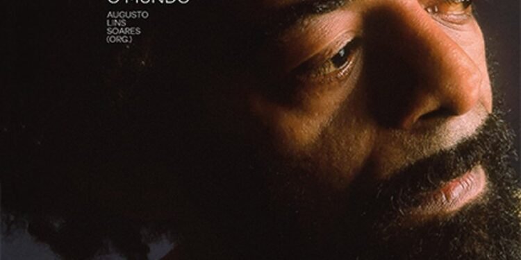 Vida e obra de Naná Vasconcelos são iluminadas em alentada fotobiografia que refaz o percurso do percussionista | Blog do Mauro Ferreira