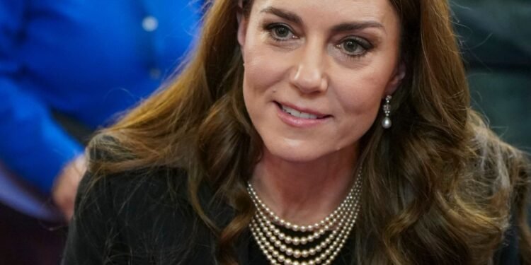 Qual o significado das pérolas para Kate Middleton e a família real britânica? | Moda