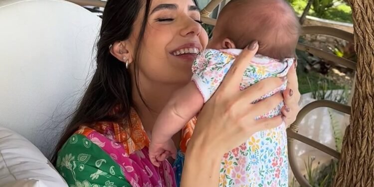 Jade Magalhães exibe momento fofo com sua filha, Serena, e dispara: "Vivendo o hoje"