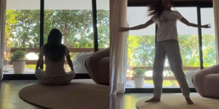 Anitta faz meditação e dança em suíte