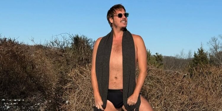 Fábio Porchat entra em trend das famosas e posa de sunga na neve | Celebridades