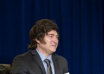 Argentinos votam para renovar parte do Congresso, em dia decisivo para Milei Argentinos votam para renovar parte do Congresso, em dia decisivo para Milei