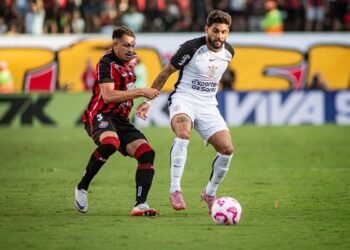 Em jogo fraco e faltoso, Vitória perde para o Corinthians e segue na zona de rebaixamento Em jogo fraco e faltoso, Vitória perde para o Corinthians e segue na zona de rebaixamento