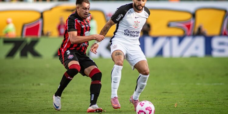 Em jogo fraco e faltoso, Vitória perde para o Corinthians e segue na zona de rebaixamento Em jogo fraco e faltoso, Vitória perde para o Corinthians e segue na zona de rebaixamento