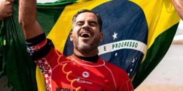 Baiano Uri Valadão conquista o título de bicampeão mundial de bodyboarding