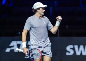João Fonseca vence partida de tênis e avança para final do ATP 500 na Basileia  João Fonseca vence partida de tênis e avança para final do ATP 500 na Basileia