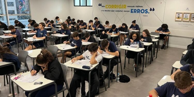 Na reta final do Enem, aulões reforçam confiança e equilíbrio entre corpo e mente Na reta final do Enem, aulões reforçam confiança e equilíbrio entre corpo e mente