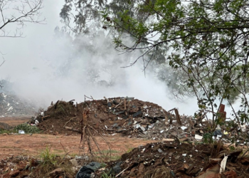 Incêndio subterrâneo em depósito de lixo na Vila Furquim é reativado após chuvas em Presidente Prudente