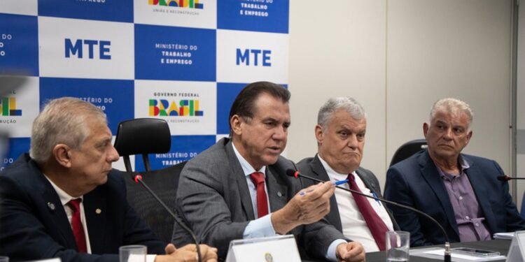 Taxistas Solicitam Linha de Crédito Governamental para Renovação de Frota