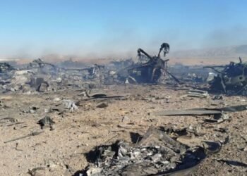 Conflito EUA-Irã: Trump Alega Resgate de Piloto, Irã Nega e Apresenta Destroços de Aeronaves