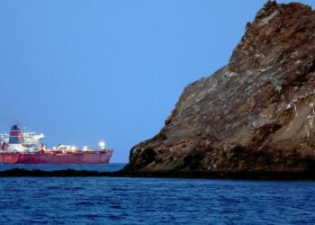 Irã Retoma Controle de Ormuz Sob Supervisão Estrita Após Tensão com EUA