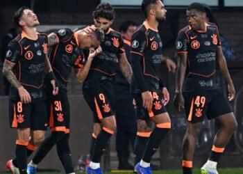 Corinthians Inicia Libertadores com Vitória Fora de Casa na Estreia de Diniz