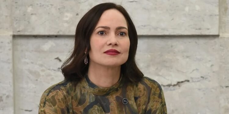 Ana Cristina Silveira assume INSS com foco em confiança, agilidade e modernização