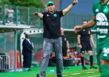 Chapecoense Anuncia Desligamento do Técnico Gilmar Dal Pozzo Após Goleada