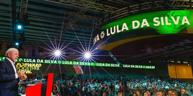 Lula Discursa em Barcelona, Convocando Progressistas à Coerência e Criticando Neoliberalismo