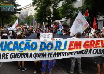 Paralisação de Professores e Funcionários no Rio por Recomposição Salarial