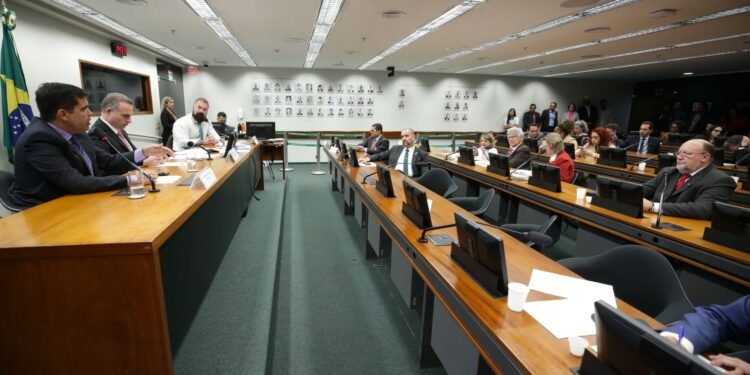 Conselho de Ética Adia Análise de Representações Contra Deputados por Quebra de Decoro