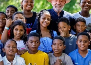 Mensagens Oficiais de Páscoa: Lula e Alckmin Destacam Renovação e União