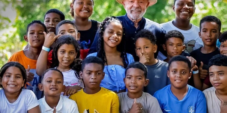 Mensagens Oficiais de Páscoa: Lula e Alckmin Destacam Renovação e União