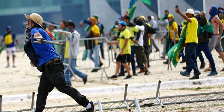 Organizações Civis Repudiam Derrubada de Veto ao PL da Dosimetria no Congresso
