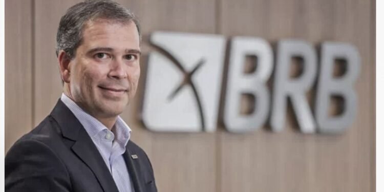 Ex-presidente do BRB Paulo Henrique Costa é preso em 4ª fase da Operação Compliance Zero