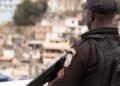 Polícia Militar Apreende Três Toneladas de Drogas e Armamento Pesado no Complexo da Maré