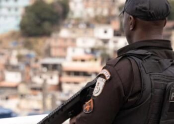 Polícia Militar Apreende Três Toneladas de Drogas e Armamento Pesado no Complexo da Maré