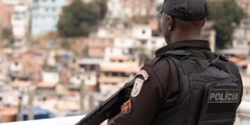 Polícia Militar Apreende Três Toneladas de Drogas e Armamento Pesado no Complexo da Maré