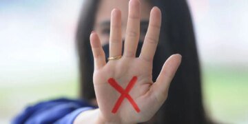 RJ Adota Gesto ‘Sinal por Ajuda’ Fortalecendo Combate à Violência Contra a Mulher RJ Adota Gesto ‘Sinal por Ajuda’ Fortalecendo Combate à Violência Contra a Mulher