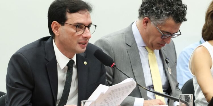 PEC do Fim da Escala 6×1: Relator Propõe Folga Dominical e Redução Progressiva da Jornada