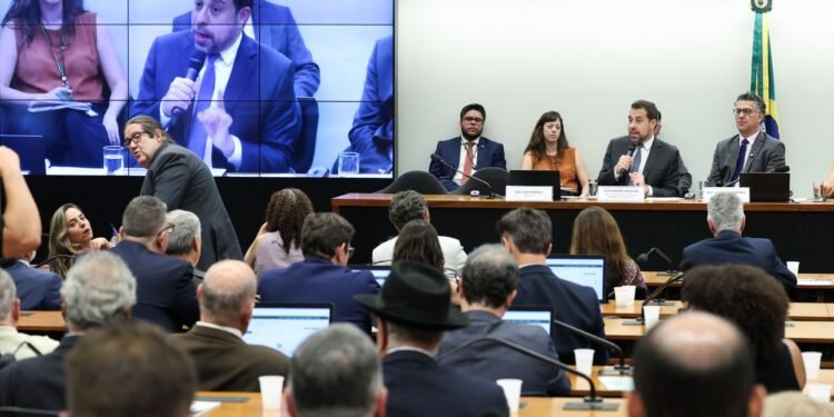 Boulos Questiona Compensação a Empresas no Fim da Escala 6×1 e Redução da Jornada