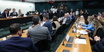 PEC 221/19: Votação da Proposta de Redução da Jornada de Trabalho é Adiada na Câmara