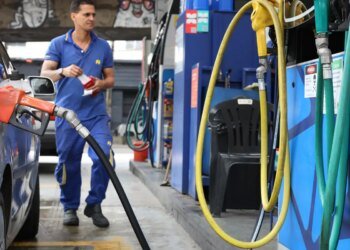 Subsídio Governamental de R$ 0,44 por Litro de Gasolina Entra em Vigor