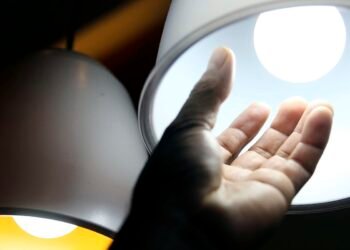 Aneel Aprova R$ 5,5 Bilhões para Reduzir Conta de Luz em 22 Distribuidoras