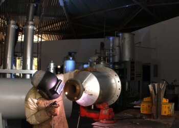Indústria Brasileira: Faturamento Cresce 3,8% em Março, mas Desafios Persistem