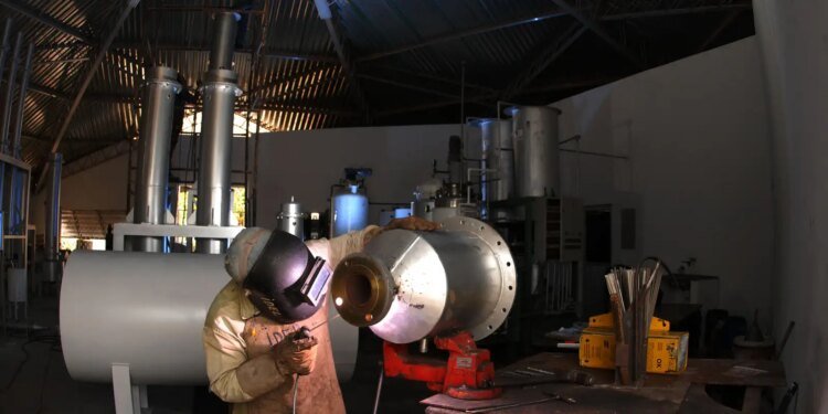 Indústria Brasileira: Faturamento Cresce 3,8% em Março, mas Desafios Persistem