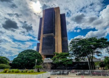 Bancos Transferem R$ 5,7 Bilhões em Valores Esquecidos para o Desenrola Brasil 2.0 Bancos Transferem R$ 5,7 Bilhões em Valores Esquecidos para o Desenrola Brasil 2.0