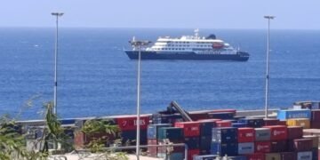 Desembarque de Passageiros do MV Hondius Inicia Após Surto de Hantavírus