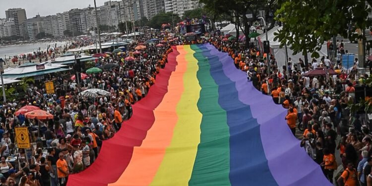 Projeto de Lei que Restringe Crianças em Eventos LGBTQIA+ é Declarado Inconstitucional por Jurista da OAB