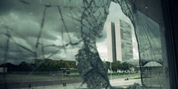 Prêmio Platino 2024: Documentários de Brasil e Paraguai Exploram Desafios da Democracia
