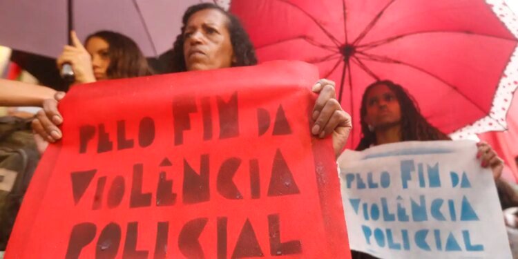 Análise Documental Aprofunda Chacinas da Favela Nova Brasília e Critica Política de Segurança Pública no RJ
