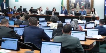Câmara Adia Análise de PEC sobre Redução da Maioridade Penal