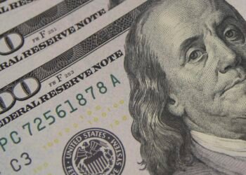 Dólar Acima de R$ 5 e Bolsa em Queda: Economia Global e Política Doméstica Pressionam Mercados