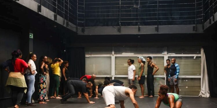 SP Escola Superior de Teatro Abre Inscrições para Curso Superior Gratuito em Produção Cênica
